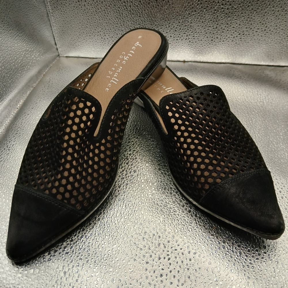 Bettye Muller Black Cutout Flats Wimens Size 8
